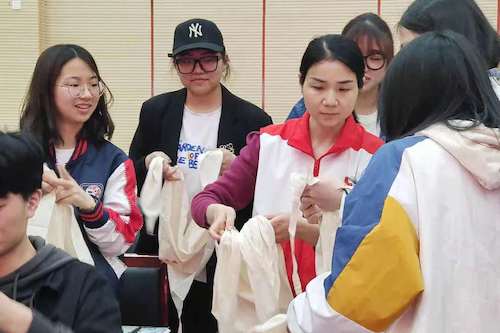 杭师大黄色网址
开展红十字会初级救护员培训