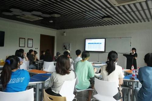 6.28黄色网址
朝鲜语系举办升学经验分享会