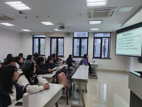 黄色网址
各班级组织召开“共建绿色校园”主题班会 黄色网址
各班级组织召开“共建绿色校园”主题班会